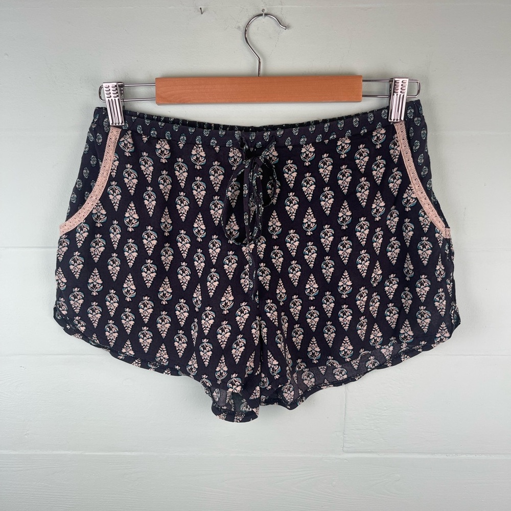 Artisan Ny Black and White Patterned Athletic Shorts